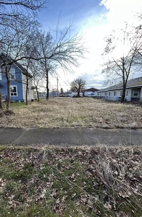 1924 E Sharp Ave, Spokane, WA 99202 photo 2