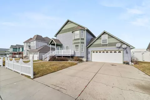 713 Golden Hills Dr, Cheney, WA 99004