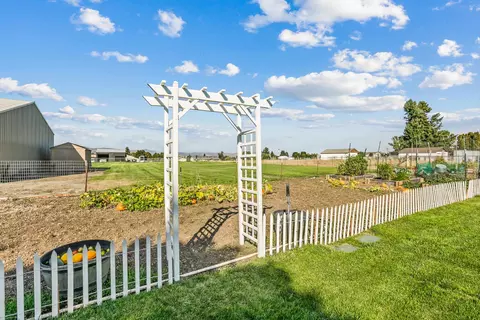 Exterior - 18721 E 8th Ave, Spokane Valley, WA 99016 photo 10 of 14