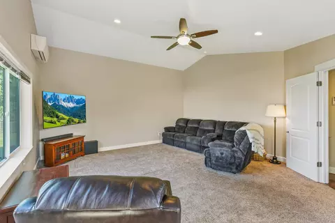 Living - 18721 E 8th Ave, Spokane Valley, WA 99016 photo 2 of 3
