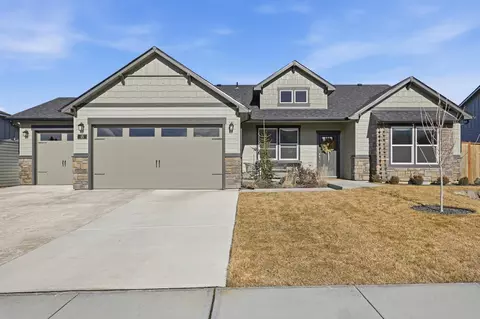 15 E 12th St, Deer Park, WA 99006