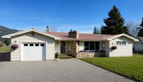 105 S 7th Ave, Ione, WA 99139