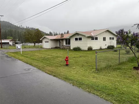 105 S 7th Ave, Ione, WA 99139