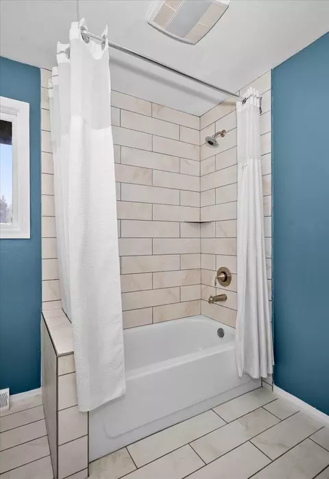Bath - 1307 S Crestline St, Spokane, WA 99202 photo 4 of 5