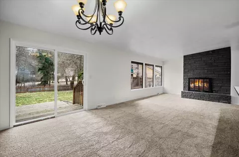 Living - 1307 S Crestline St, Spokane, WA 99202 photo 4 of 7