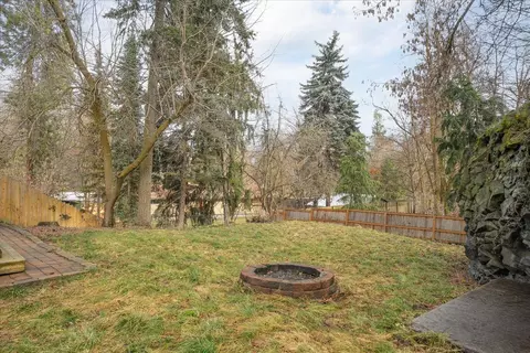 Exterior - 1307 S Crestline St, Spokane, WA 99202 photo 5 of 12