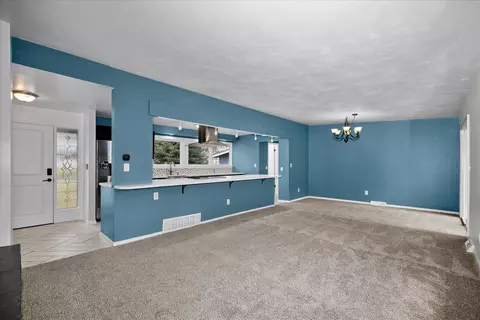 Living - 1307 S Crestline St, Spokane, WA 99202 photo 1 of 7