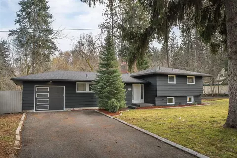 Exterior - 1307 S Crestline St, Spokane, WA 99202 photo 3 of 12