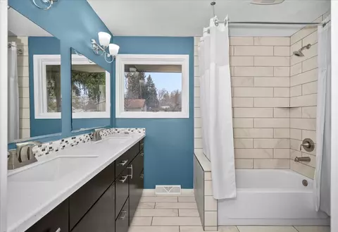 Bath - 1307 S Crestline St, Spokane, WA 99202 photo 2 of 5