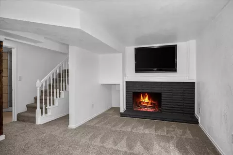 Living - 1307 S Crestline St, Spokane, WA 99202 photo 6 of 7