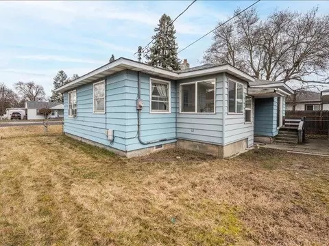 Exterior - 518 E Dave Ct, Spokane, WA 99208 photo 5 of 6