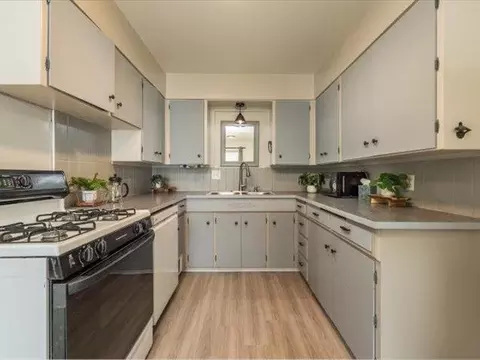 Kitchen - 518 E Dave Ct, Spokane, WA 99208 photo 1 of 2