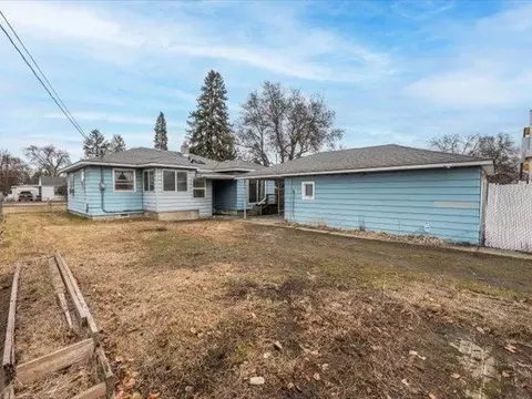 Exterior - 518 E Dave Ct, Spokane, WA 99208 photo 3 of 6