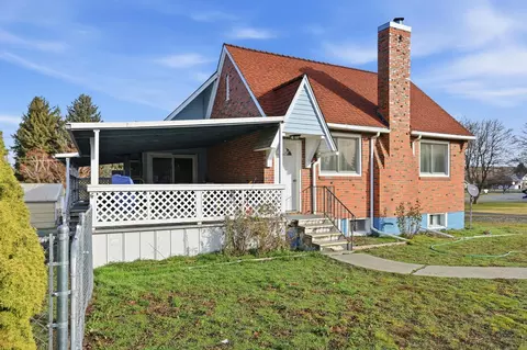 202 W Nob Hill St, Saint John, WA 99171