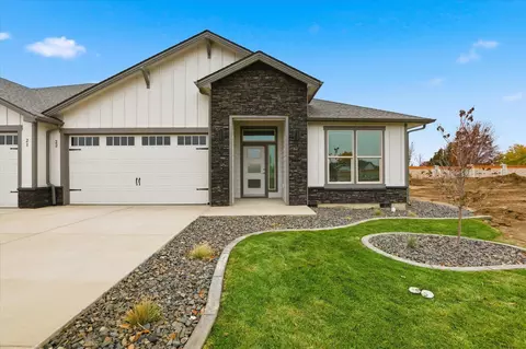 1109 N Unit 22 N Country Club Dr #22, Deer Park, WA 99006