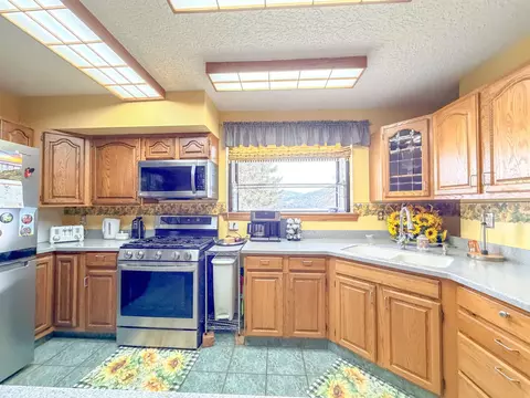 Kitchen - 41 Eagle Ln, Kettle Falls, WA 99141 photo 3 of 5
