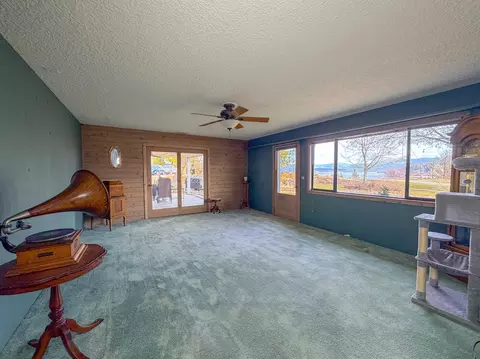 Living - 41 Eagle Ln, Kettle Falls, WA 99141 photo 1 of 4