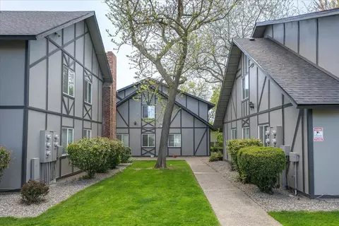 Exterior - 102 E Weile Ave #4, Spokane, WA 99208 photo 8 of 13