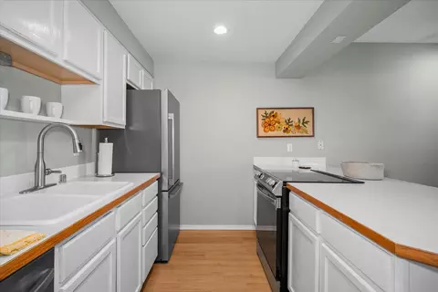 Kitchen - 102 E Weile Ave #4, Spokane, WA 99208 photo 3 of 3