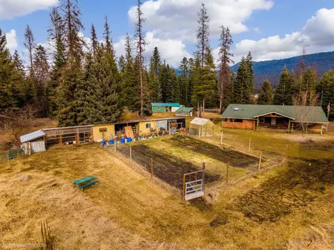 263 Fourspots Rd, Cusick, WA 99119