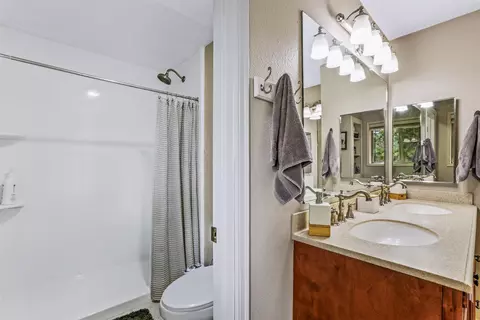 Bath - 216 W Fleming Ave, Colbert, WA 99005 photo 2 of 4