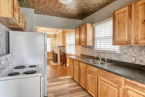 Kitchen - 4107 E 2nd Ave, Spokane, WA 99202 photo 3 of 3