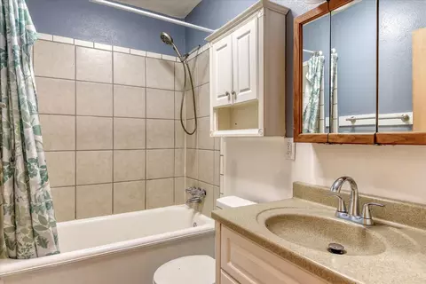Bath - 4107 E 2nd Ave, Spokane, WA 99202 photo 1 of 1