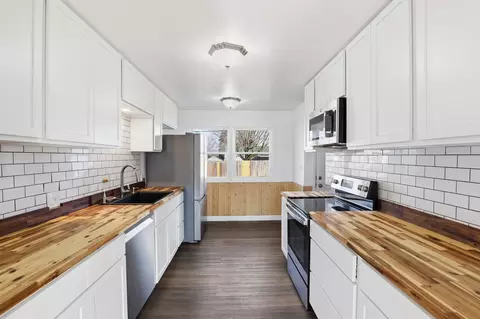 Kitchen - 1721 E Central Ave, Spokane, WA 99207 photo 4 of 4