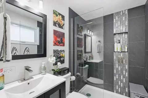 Bath - 4510 W Alpine Dr, Spokane, WA 99208 photo 1 of 5
