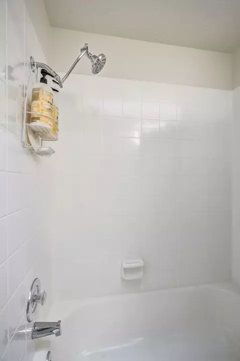 Bath - 4510 W Alpine Dr, Spokane, WA 99208 photo 5 of 5