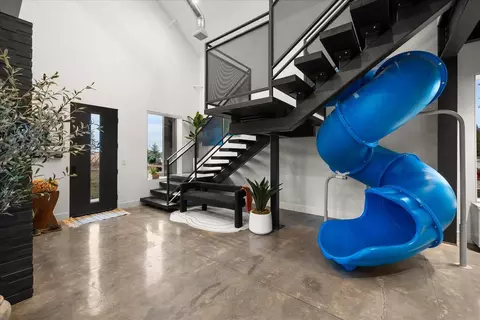 Entry Way - 618 E Washington Rd, Spokane, WA 99224 photo 1 of 7