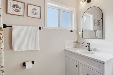 Bath - 3214 E 29th Ave, Spokane, WA 99223 photo 2 of 3