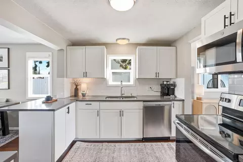 Kitchen - 3214 E 29th Ave, Spokane, WA 99223 photo 2 of 4