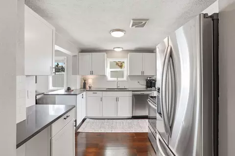 Kitchen - 3214 E 29th Ave, Spokane, WA 99223 photo 4 of 4