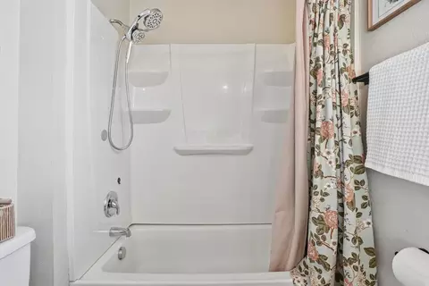Bath - 3214 E 29th Ave, Spokane, WA 99223 photo 3 of 3