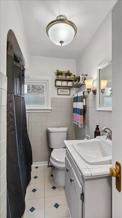 Bath - 3708 E 5th Ave, Spokane, WA 99202 photo 1 of 2