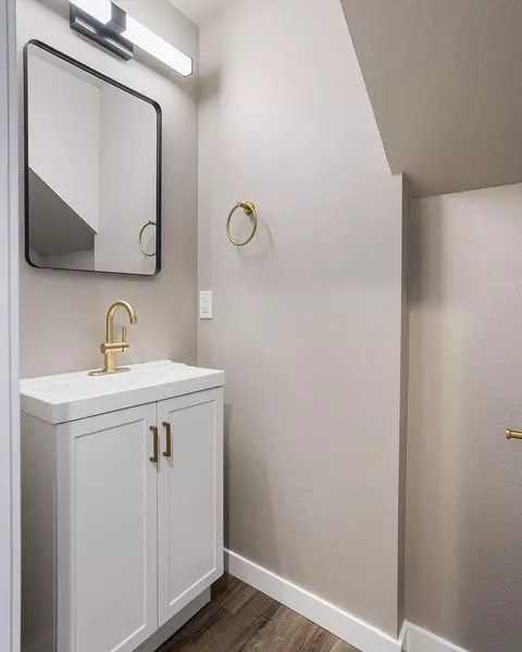 Bath - 921 Everett Ave #923 E EVERETT AVE, Spokane, WA 99207 photo 5 of 7