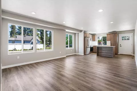 Living - 921 Everett Ave #923 E EVERETT AVE, Spokane, WA 99207 photo 4 of 4