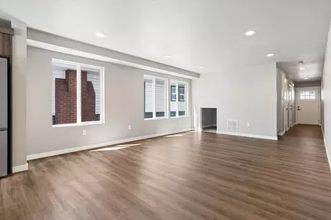 Living - 921 Everett Ave #923 E EVERETT AVE, Spokane, WA 99207 photo 2 of 4