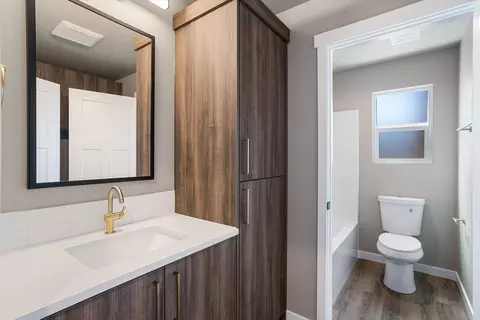 Bath - 921 Everett Ave #923 E EVERETT AVE, Spokane, WA 99207 photo 3 of 7
