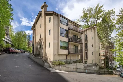 707 W 6th St #14, Spokane, WA 99204