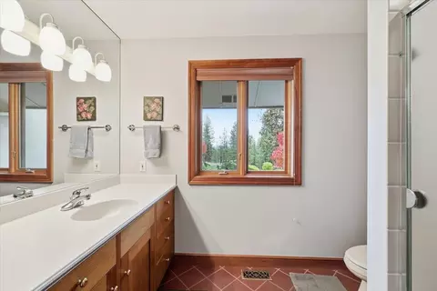 Bath - 1813 Estates Rd, Spokane, WA 99224 photo 1 of 4