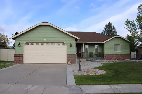 607 N Country Club Dr, Deer Park, WA 99006