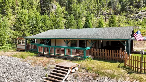 281 Yocum Lake Rd, Ione, WA 99139