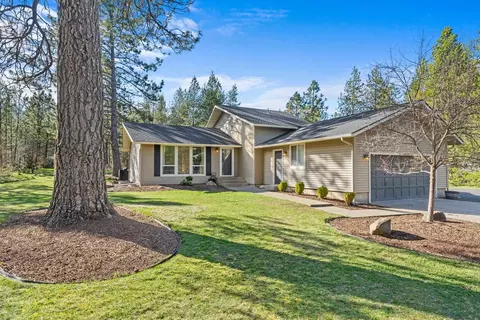 28125 N River Estates Dr, Chattaroy, WA 99003