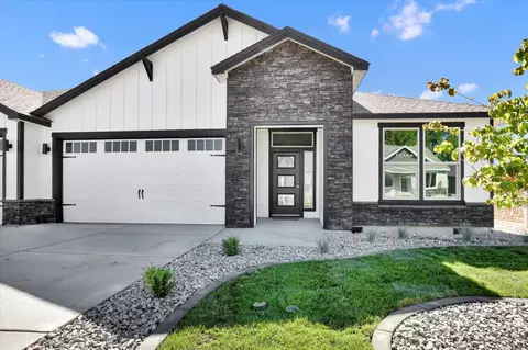 1109 N Unit 30 N Country Club Dr #30, Deer Park, WA 99006