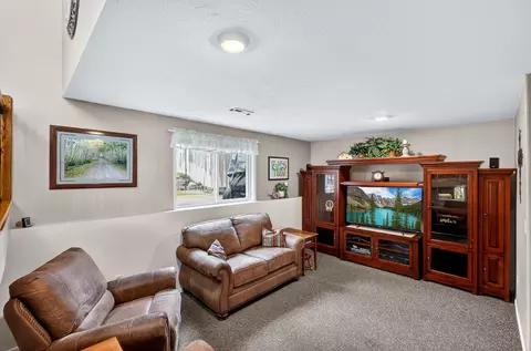 Living - 515 E Shenandoah Dr, Spokane, WA 99208 photo 2 of 5