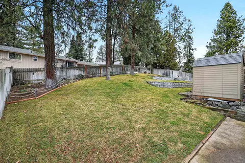 Exterior - 515 E Shenandoah Dr, Spokane, WA 99208 photo 9 of 11