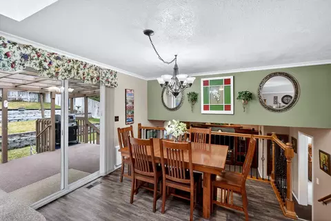 Dining - 515 E Shenandoah Dr, Spokane, WA 99208 photo 2 of 3