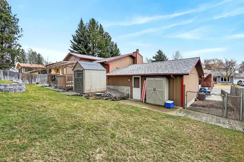 Exterior - 515 E Shenandoah Dr, Spokane, WA 99208 photo 8 of 11